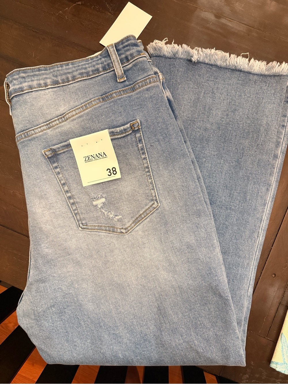Zenana Outfitters Light Blue Distressed Cropped Jeans - Picture 4 of 4